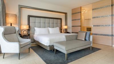 Deluxe Suite - Pool View