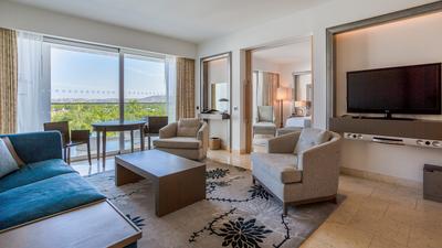Deluxe Suite - Pool View