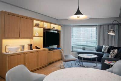 Luxury Corner Suite with One King Bed and Sofabed