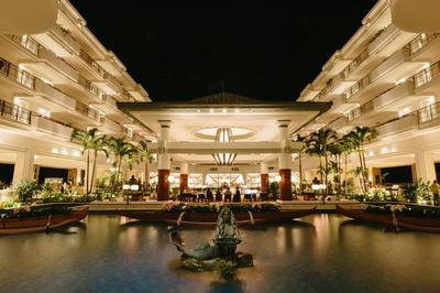 Botero Lounge