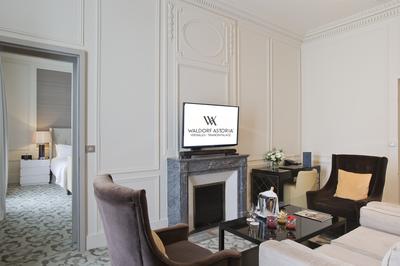 Palace 5 Star - King Deluxe Garden View Suite