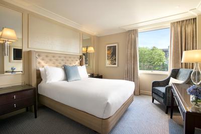 Queen Deluxe Room