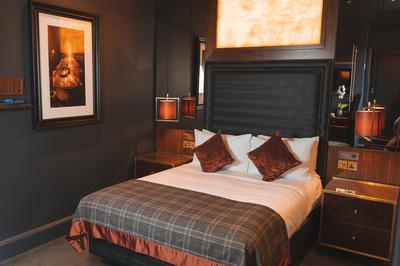 Queen Carriage Room
