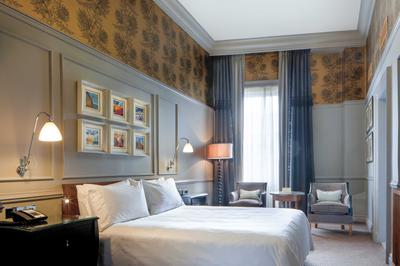 Queen Premier Room