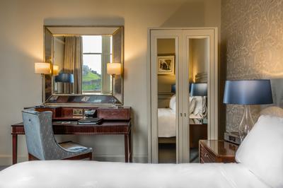 Queen Premier Room With Castle View