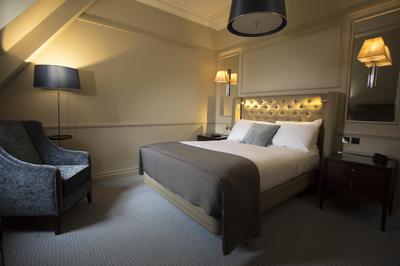 Queen Junior Suite With Castle View