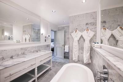 King One Bedroom Suite with Castle View