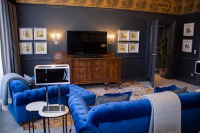 Sir Conan Doyle Suite