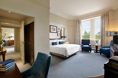 Robert Louis Stevenson Suite With Castle View