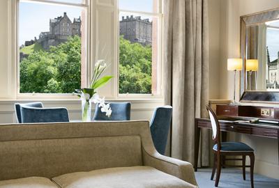 Robert Louis Stevenson Suite With Castle View