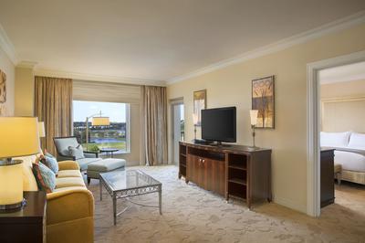 Golf View - Deluxe Suite With Balcony - 1 King Bed