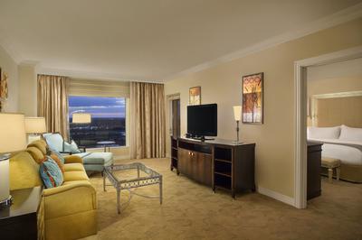 Disney View - Deluxe Suite With Balcony - 1 King