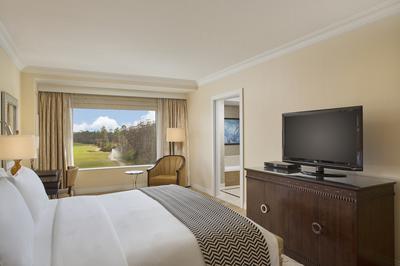2 Bedroom Governors Suite - 1 King / 2 Queens - Balconies