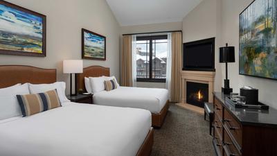 2 Queen Beds With Gas Fireplace