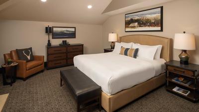 Bi-level 2 Bedroom Suite With Queen Sofa Bed
