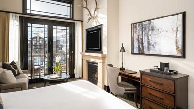 King Bed Junior Suite With Kitchenette, Double Sofa Bed