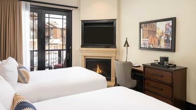 2 Queen Beds With Gas Fireplace