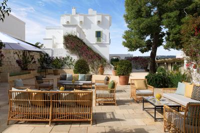 Bougainvillea Bar