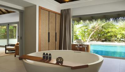 Beach Pool Suite Bathroom