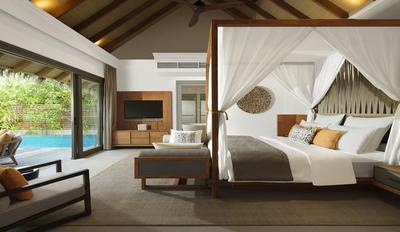 Beach Pool Suite Bedroom