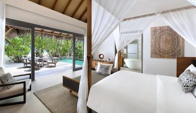 Beach Pool Suite Bedroom