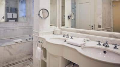 Lake View Suite