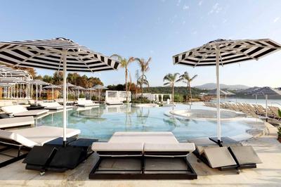 Llum Pool Club