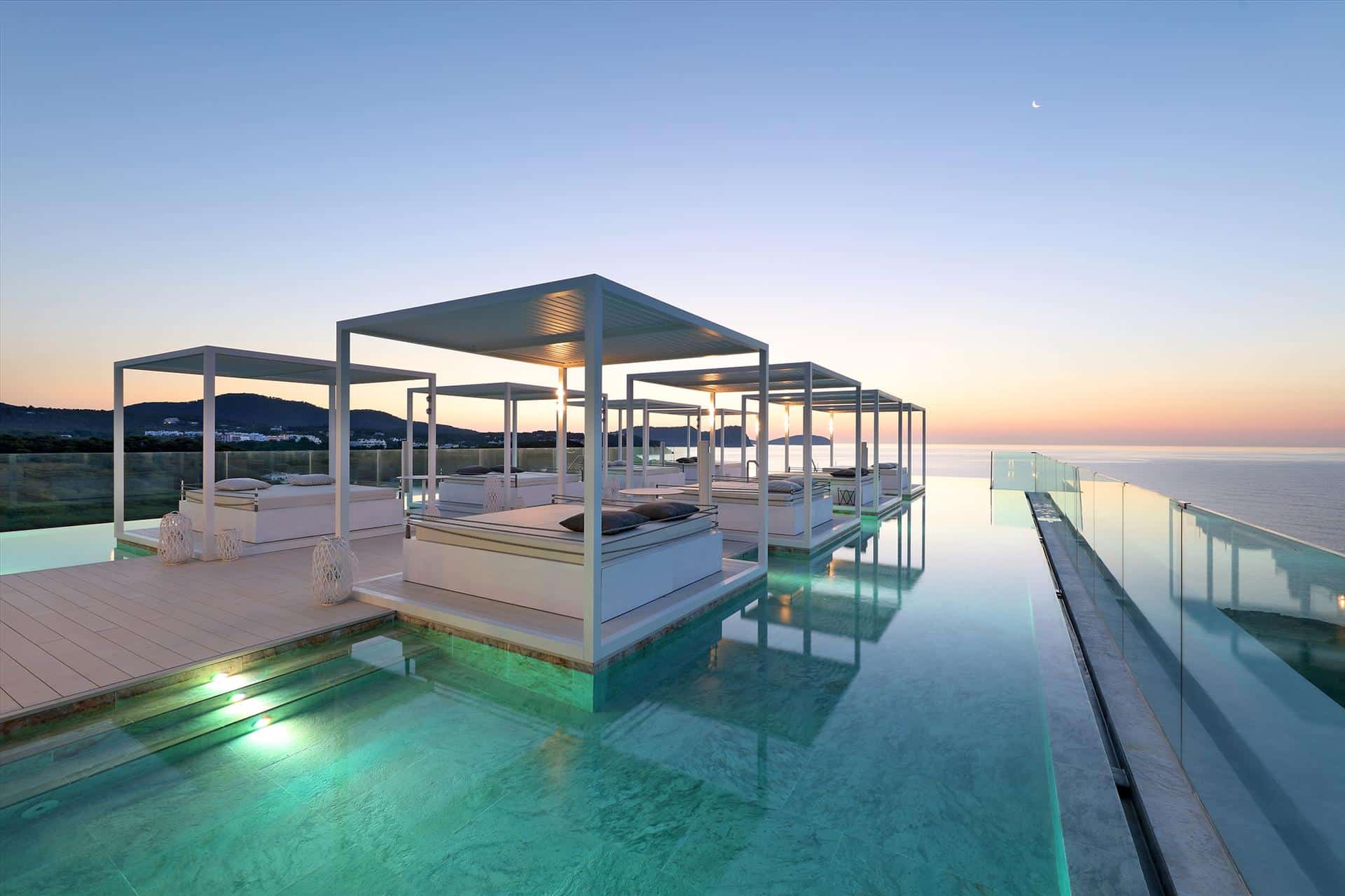 Epic Infinity Lounge