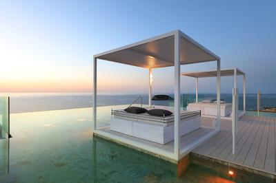 Epic Infinity Lounge