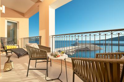 Grand Deluxe Corner Suite