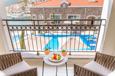 Grand Poolside Room
