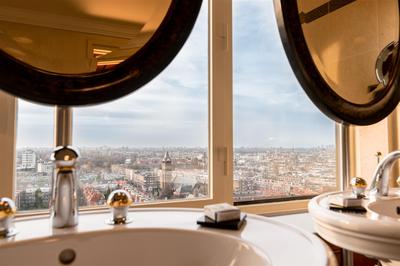 Executive City View Room Bathroom View