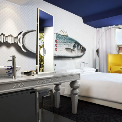 1 King Bed Canal View