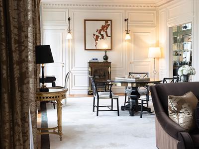 Eiffel Presidential Suite