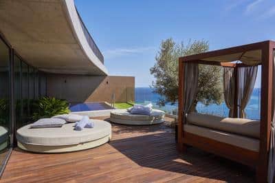 Jacarand Lounge Club Bali Bed