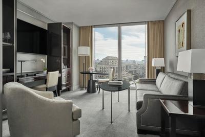 Four Seasons Executive Suite