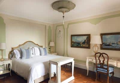 Premium Lagoon View Room With Balcony