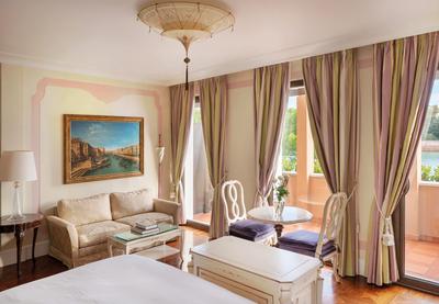 Premium Lagoon View Room With Balcony