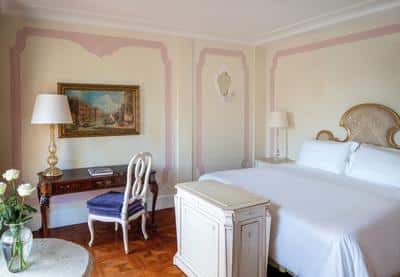Premium Lagoon View Room With Balcony