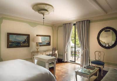 Premium Lagoon View Room With Balcony