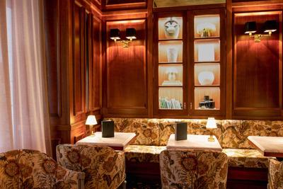 Papillon Bar