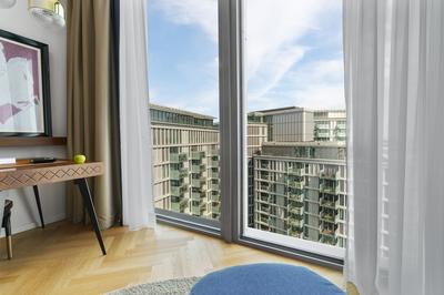 1 King Bed High Floor