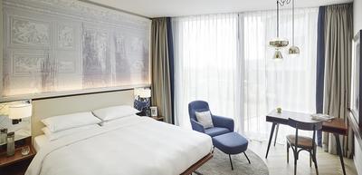 1 King Bed High Floor