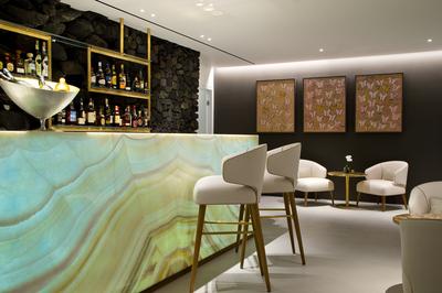 Lounge Bar