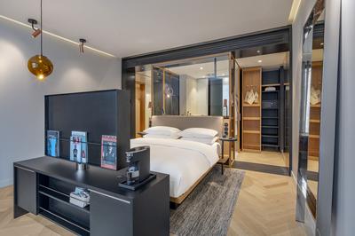 1 King Bed