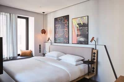 1 King Bed