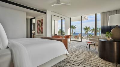 Oceanfront Four Seasons Executive Suite