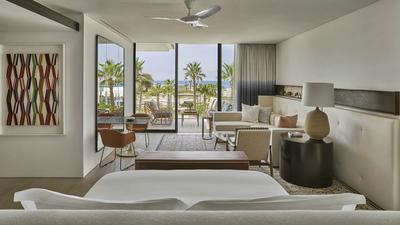 Ocean-View Four Seasons Executive Suite