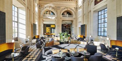 Le Dome Bar