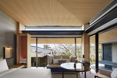 1 King Bed Garden View